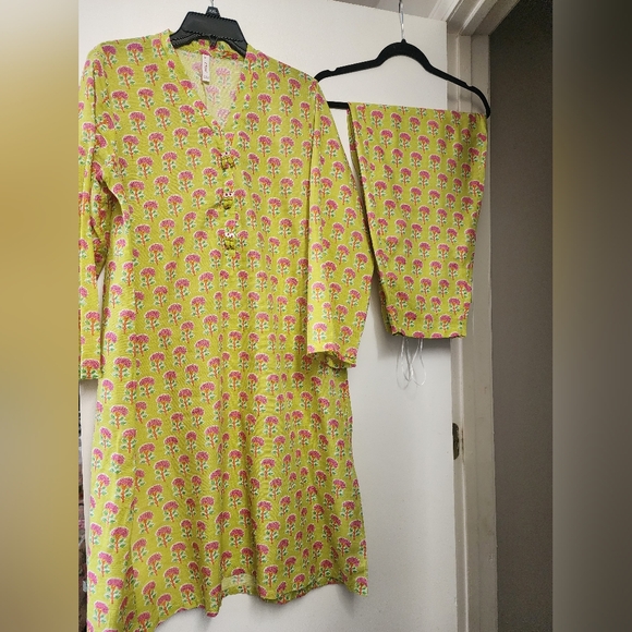 Shalqar Kameez - Picture 1 of 7